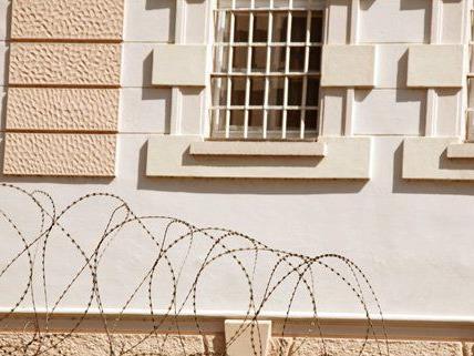 In einem Wiener Gefängnis wurde ein Häftling mit einem Messer attackiert