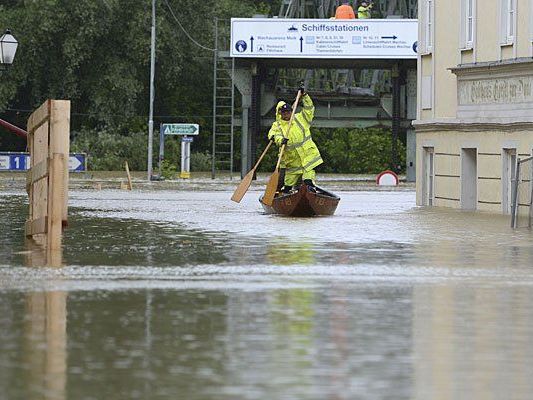 Hochwasser: Für viele gibt es kaum eine Chance, zur Arbeit zu gelangen Hochwasser: Für viele gibt es kaum eine Chance, zur Arbeit zu gelangen