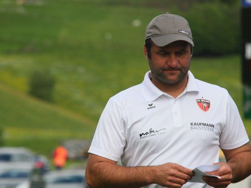 Bizau-Cotrainer Alex Schwärzler hofft im Heimspiel gegen Viktoria auf drei Punkte. Bizau-Cotrainer Alex Schwärzler hofft im Heimspiel gegen Viktoria auf drei Punkte.