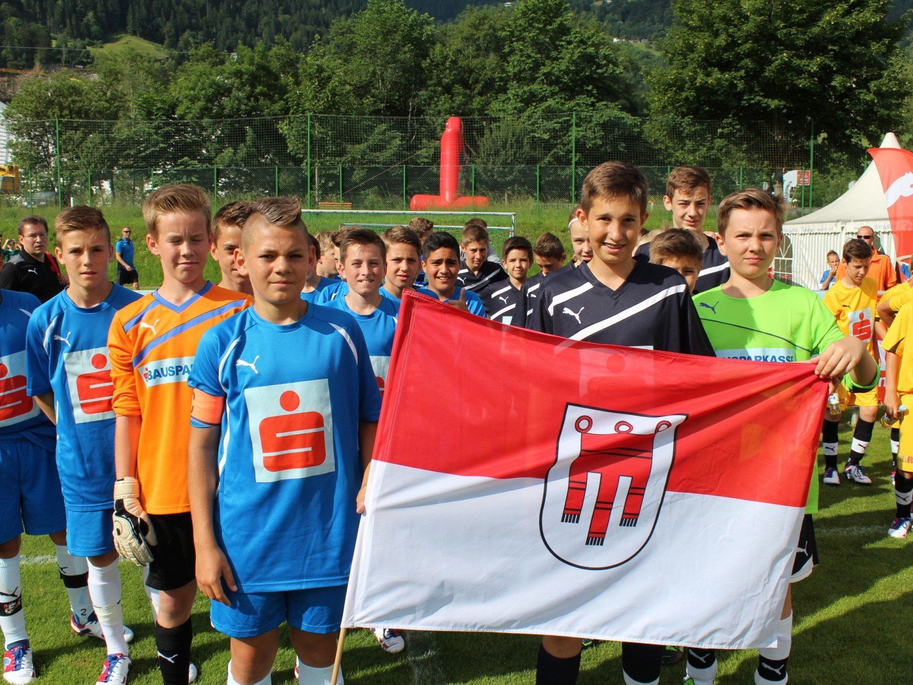 Fahneneinmarsch mit den beiden Vorarlberger Teams. Fahneneinmarsch mit den beiden Vorarlberger Teams.