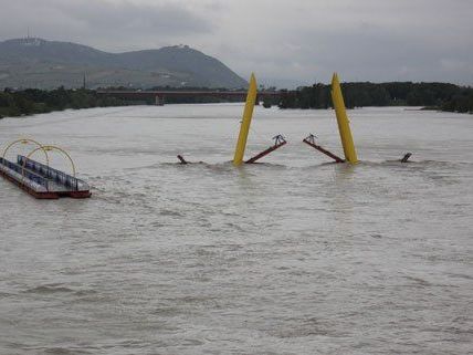 Hochwasser in Wien: Alberner Hafen steht kurz vor Überschwemmung Hochwasser in Wien: Alberner Hafen steht kurz vor Überschwemmung