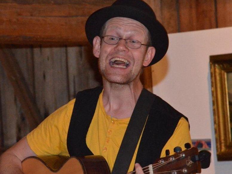 Konrad singt, spielt Gitarre und macht sonst noch so allerhand Quatsch! Konrad singt, spielt Gitarre und macht sonst noch so allerhand Quatsch!