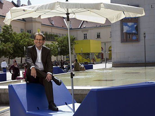 Die neuen MQ Möbel bieten Platz für einen Sonnenschirm