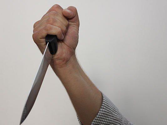 Mit einem Messer wurde eine Frau auf offener Straße erstochen