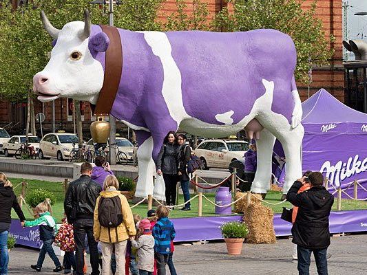 Die Milka-Kuh tourt - vor dem Event am Wiener Westbahnhof erfreute sie Bremen Die Milka-Kuh tourt - vor dem Event am Wiener Westbahnhof erfreute sie Bremen