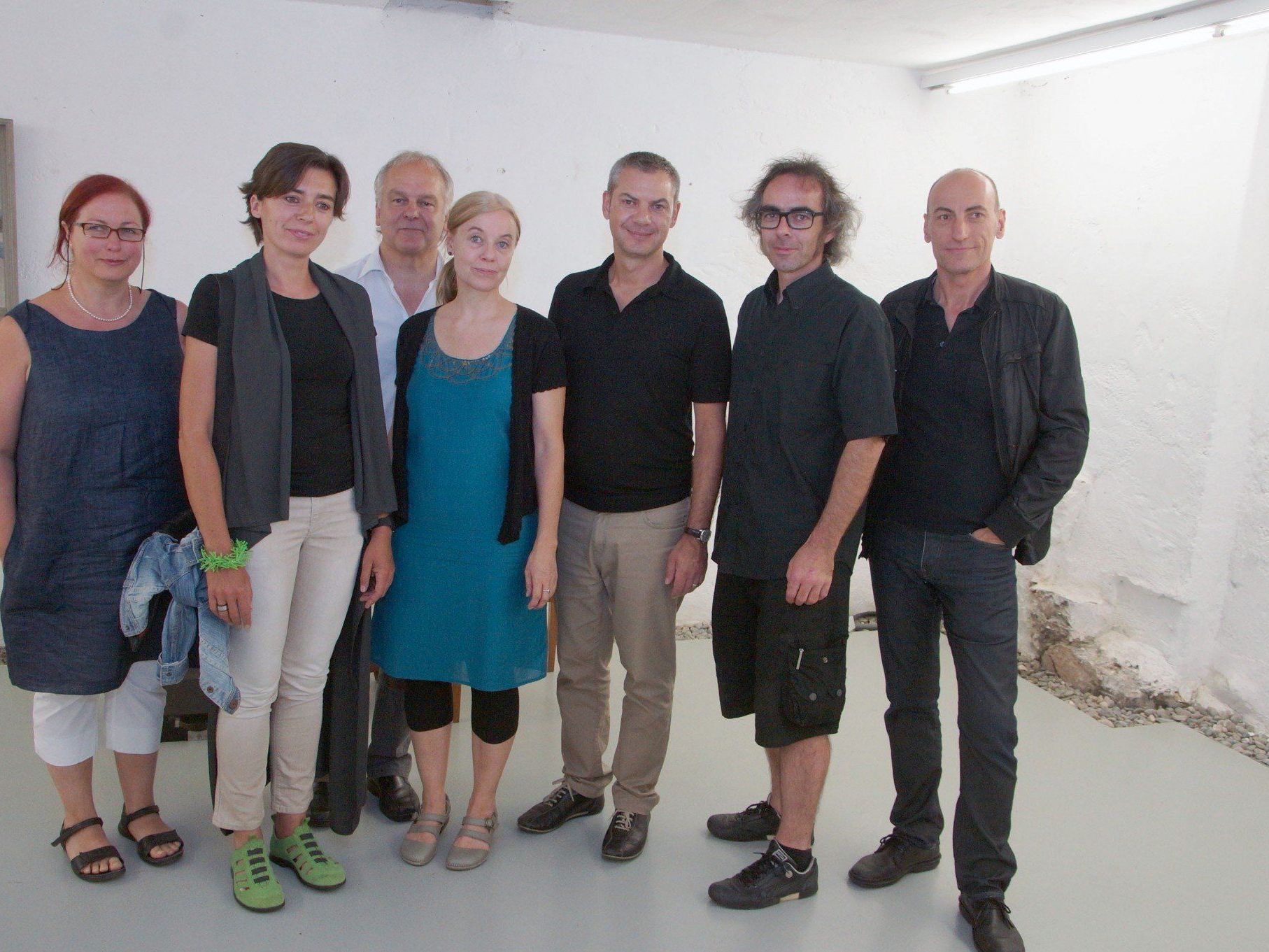 v.li. Nyberg Chromy, Stiegholzer, Grabher, Blum-Satler, Dornig, Adlassnigg, Gmeiner stellen aus. v.li. Nyberg Chromy, Stiegholzer, Grabher, Blum-Satler, Dornig, Adlassnigg, Gmeiner stellen aus.