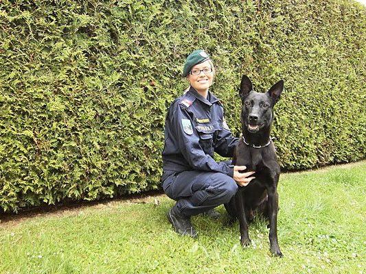 Die Revierinspektorin und ihr belgischer Schäferhund "Cantor"