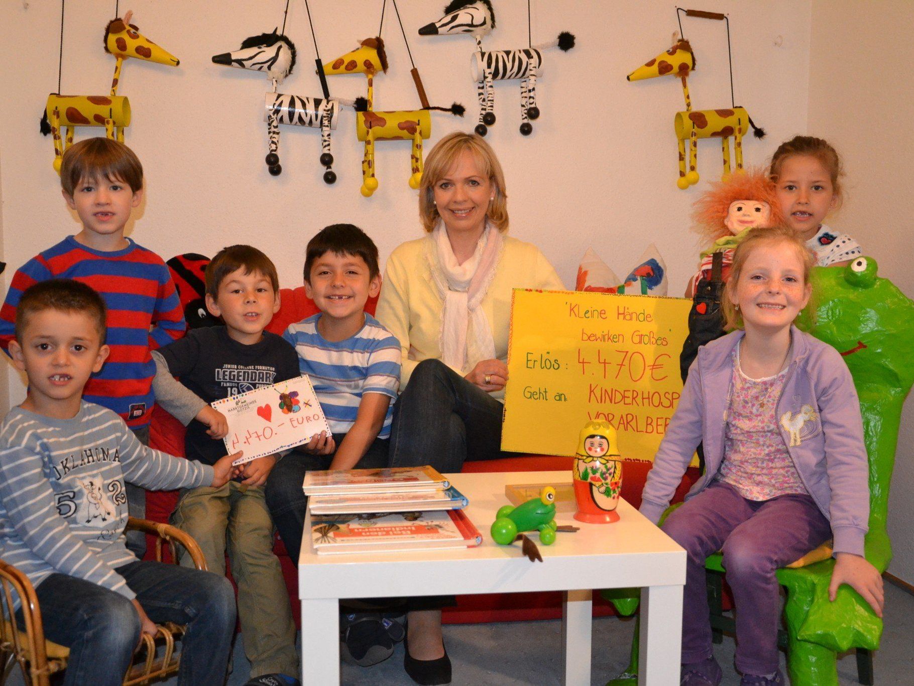 (v.l.) Kerem, Robin, Kilian, Arda, Annelies Bleil (Kinderhospiz Vlbg.), Pinar und Rafaela waren bei der Scheckübergabe in Götzis dabei (v.l.) Kerem, Robin, Kilian, Arda, Annelies Bleil (Kinderhospiz Vlbg.), Pinar und Rafaela waren bei der Scheckübergabe in Götzis dabei
