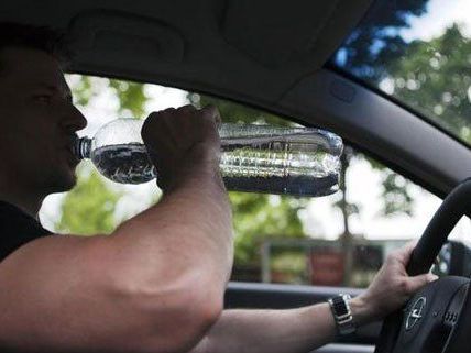 Tipps und Tricks gegen Hitze im Auto. Tipps und Tricks gegen Hitze im Auto.