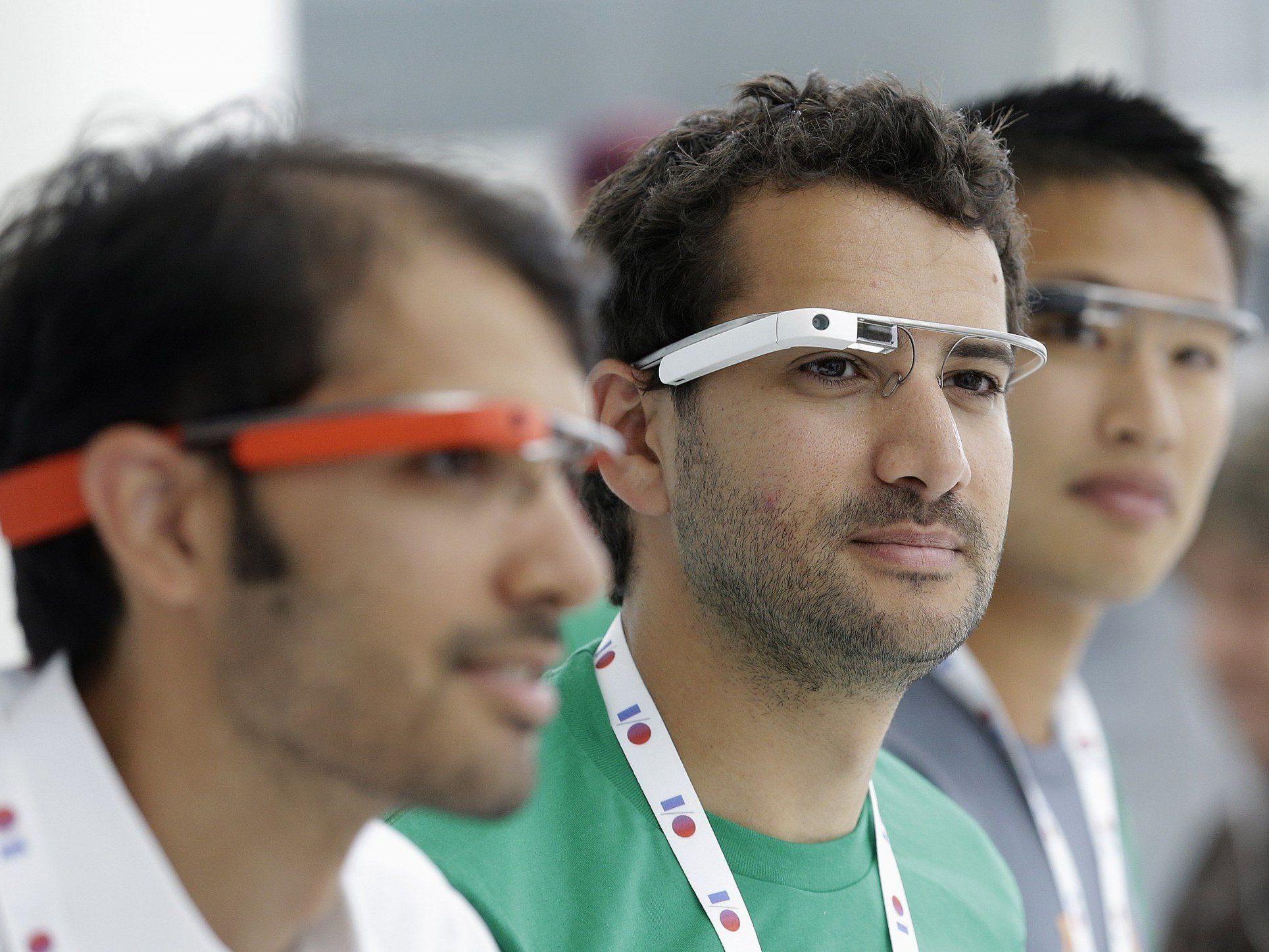 Aus Datenschutzgründen verbietet Google Apps mit Gesichtserkennungs-Funktion für Google Glass. Aus Datenschutzgründen verbietet Google Apps mit Gesichtserkennungs-Funktion für Google Glass.