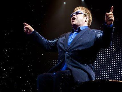 Elton John live in der Wiener Stadthalle.
