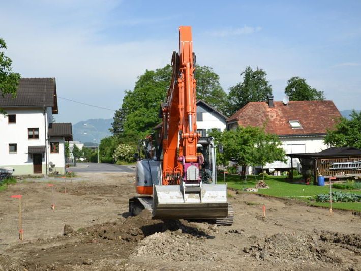 Die Bagger sind bereits aufgefahren: In rund sechs Wochen soll das Straßenstück zwischen Steinbux und Garnmarkt-Kreisverkehr befahrbar sein. Die Bagger sind bereits aufgefahren: In rund sechs Wochen soll das Straßenstück zwischen Steinbux und Garnmarkt-Kreisverkehr befahrbar sein.