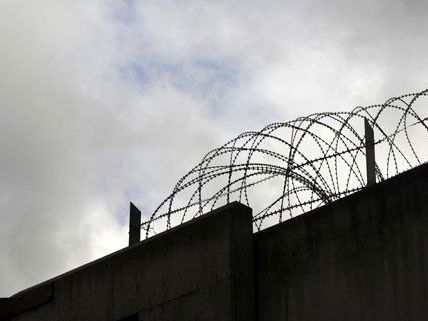 Der Pkw wurde von einem entflohenen Häftling gestohlen. Der Pkw wurde von einem entflohenen Häftling gestohlen.