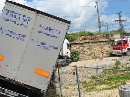 Rund zwei Stunden war die Feuerwehr im Einsatz. Rund zwei Stunden war die Feuerwehr im Einsatz.