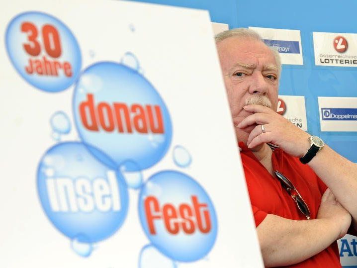 Bürgermeister Häupl am Donauinselfest. Bürgermeister Häupl am Donauinselfest.