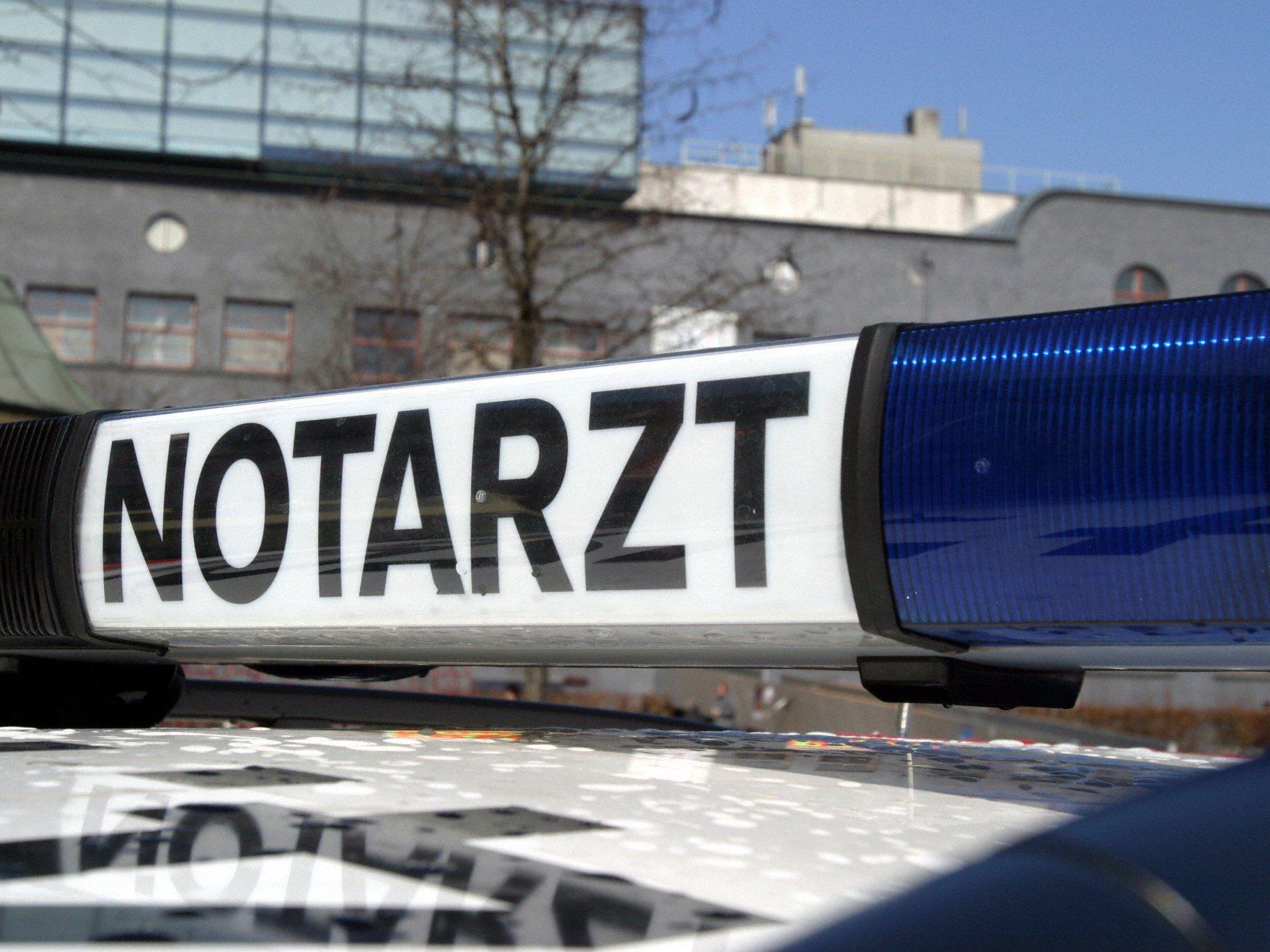 Ein 19-jähriger Salzburger wurde in das Unfallkrankenhaus eingeliefert.