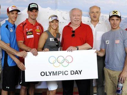 Im Rahmen des Olympic Day waren auch die Wintersport-Stars am DIF vertreten.