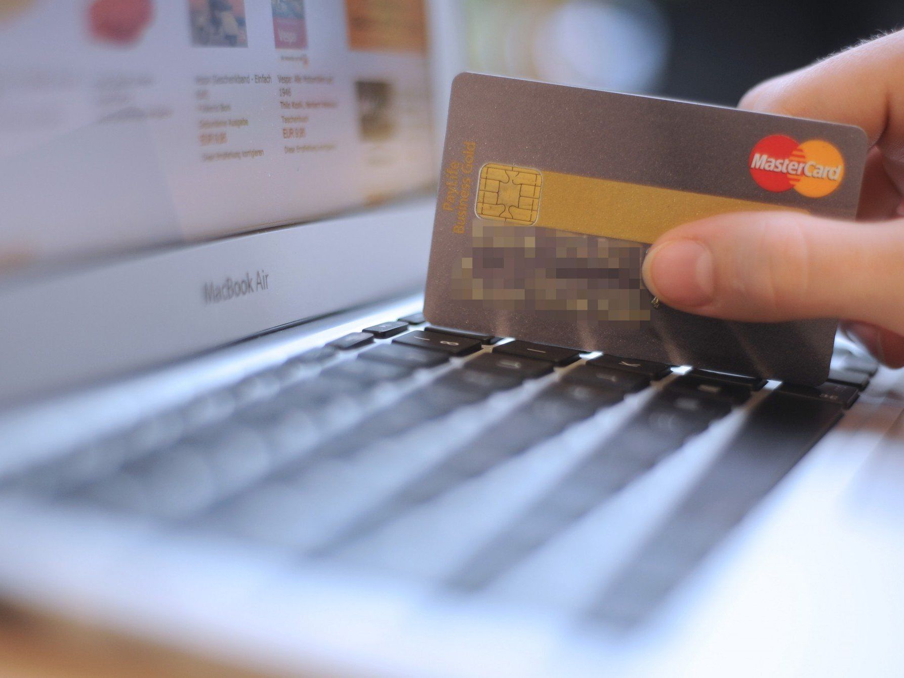 Das Finanzministerium warnt auf seiner Internetpräsenz vor den Problemen und gibt Tipps für den sicheren Webeinkauf. Das Finanzministerium warnt auf seiner Internetpräsenz vor den Problemen und gibt Tipps für den sicheren Webeinkauf.