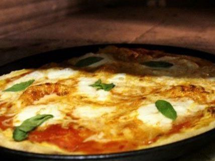 Von Bludenz wird die Pizza nach Wien gebracht. Von Bludenz wird die Pizza nach Wien gebracht.