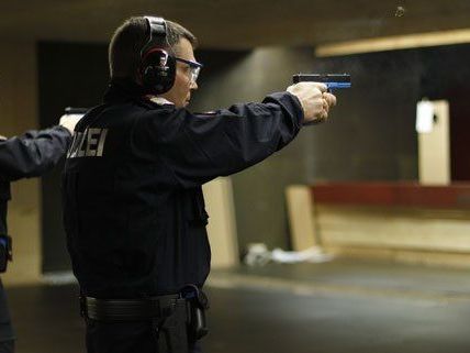 Schusswaffeneinsätze der Polizei sind häufig umstritten. Schusswaffeneinsätze der Polizei sind häufig umstritten.