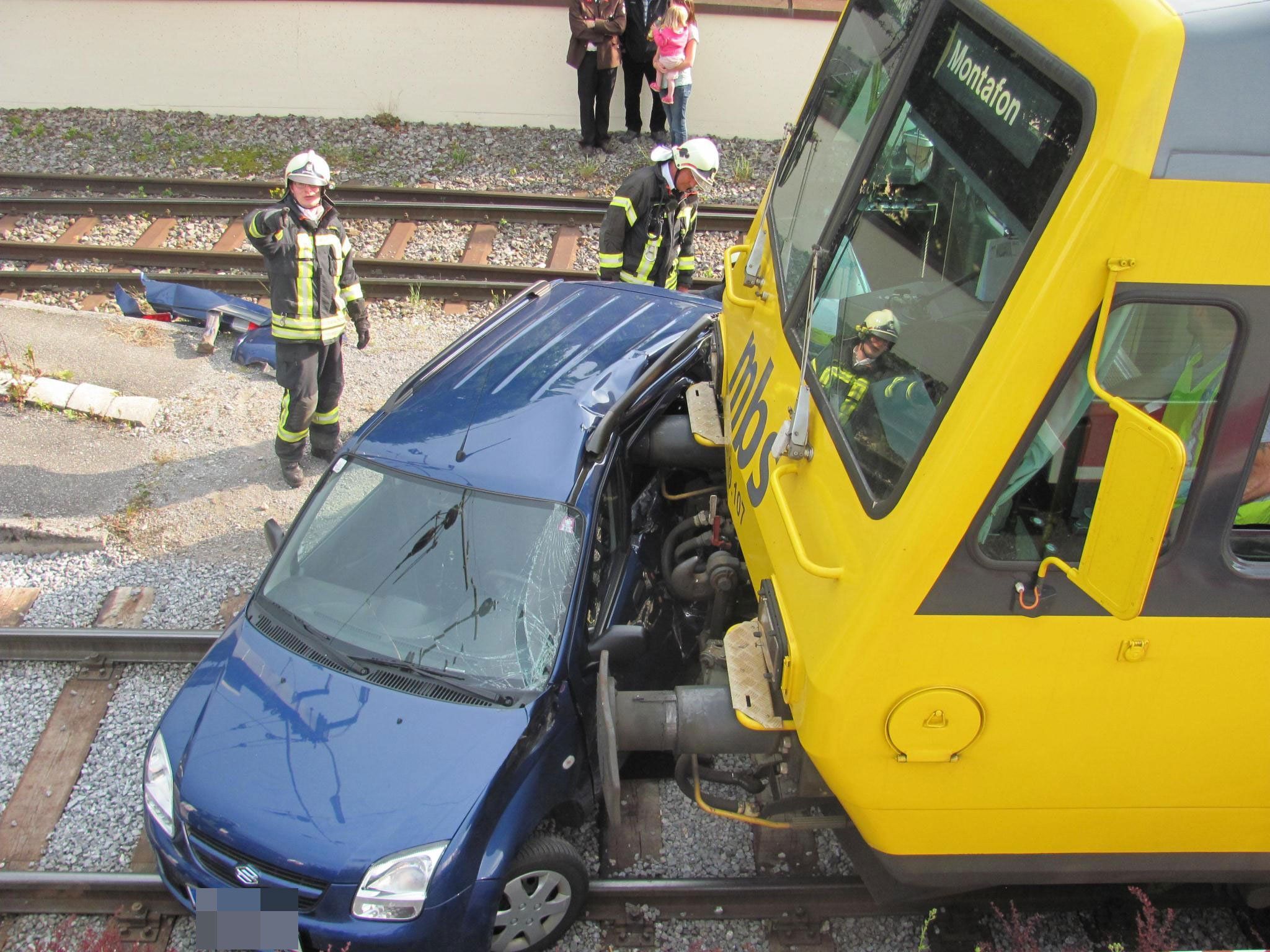 Lokführer der Montafonerbahn leitete eine Vollbremsung ein und konnte so einen weitaus tragischeren Unfallausgang verhindern. Lokführer der Montafonerbahn leitete eine Vollbremsung ein und konnte so einen weitaus tragischeren Unfallausgang verhindern.