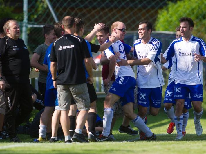 Der SK Brederis schafft den Aufstieg in die Landesliga, der Jubel kannte keine Grenzen. Der SK Brederis schafft den Aufstieg in die Landesliga, der Jubel kannte keine Grenzen.