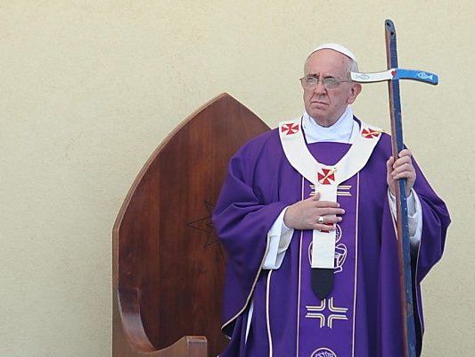 Franziskus bestraft Kinderschänder härter Franziskus bestraft Kinderschänder härter