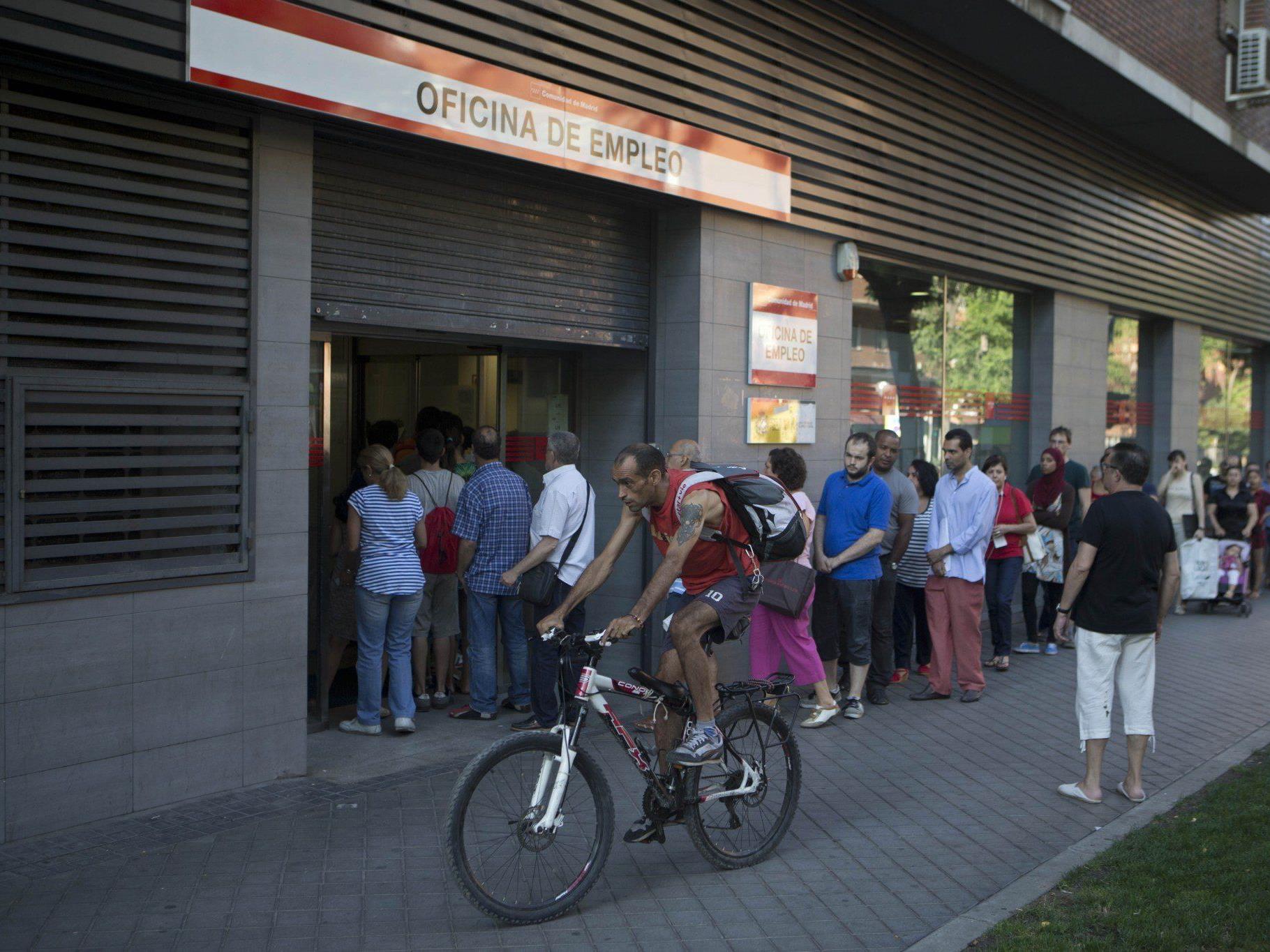 Die Arbeitslosenquote in Spanien ist im letzten Quartal überraschen stark gesunken.