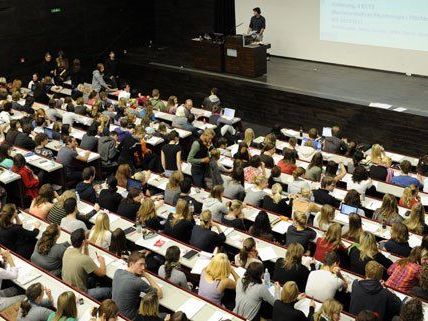 Viele Studenten haben ihren Hauptwohnsitz in Niederösterreich. Viele Studenten haben ihren Hauptwohnsitz in Niederösterreich.