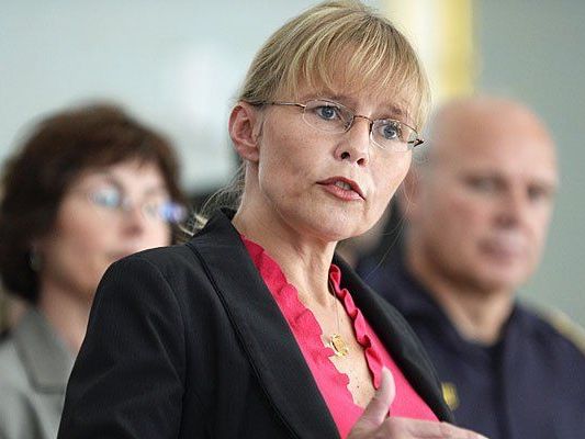 Beatrix Karl im Kreuzfeuer der Kritik Beatrix Karl im Kreuzfeuer der Kritik