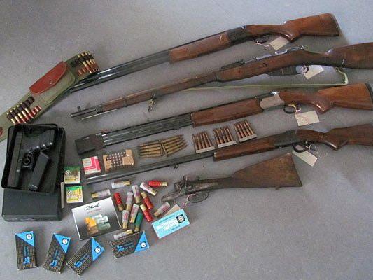 Diese Waffen und Munition fand man bei dem Mann in Lanzendorf
