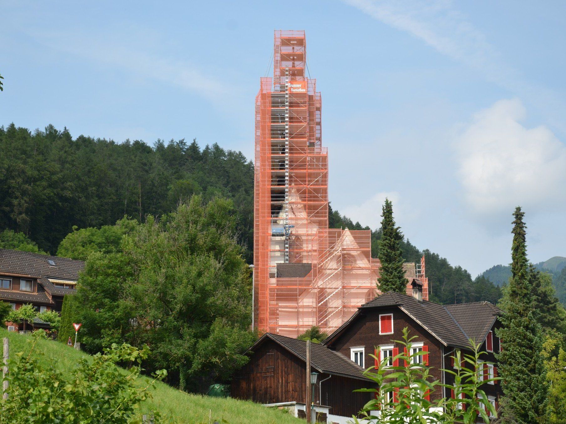 Die Pfarrkirche Klaus erhält ein neues Gewand. Die Pfarrkirche Klaus erhält ein neues Gewand.