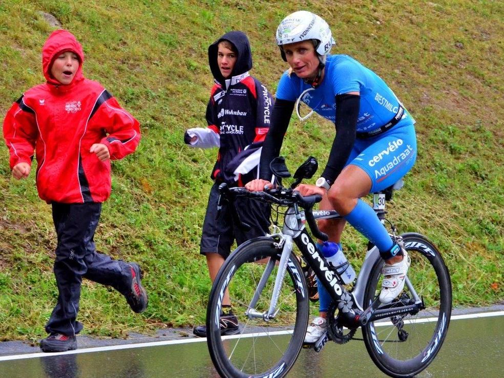 Vorjahrssiegerin Yvonne van Vlerken wird bei der Generalprobe für den Trans Vorarlberg Triathlon dabei sein. Vorjahrssiegerin Yvonne van Vlerken wird bei der Generalprobe für den Trans Vorarlberg Triathlon dabei sein.