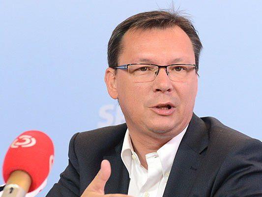 Norbert Darabos und die SPÖ stellen sich in der Abschiebungsdebatte auf die Seite der Innenministerin