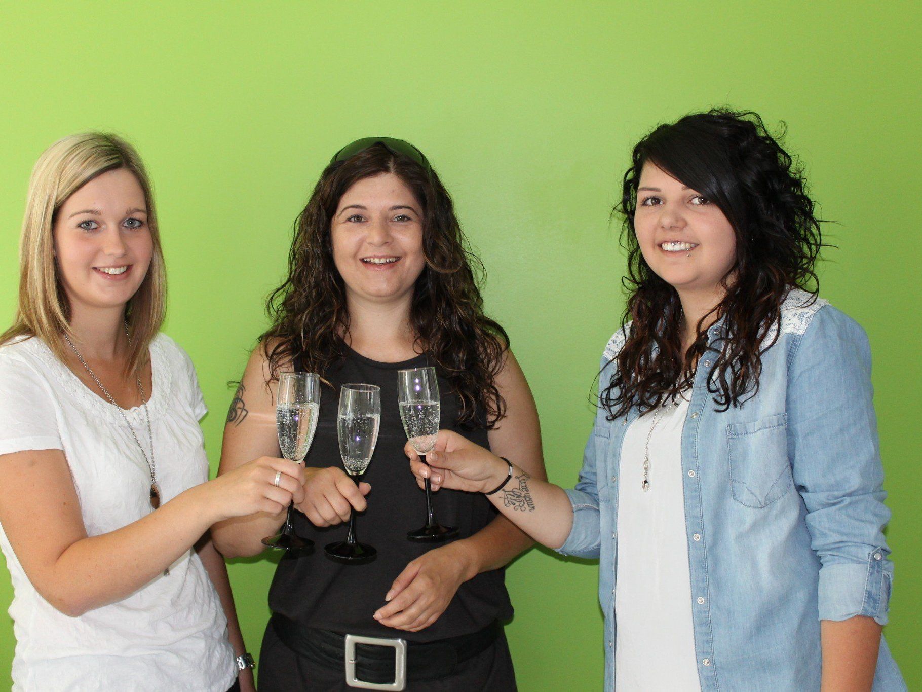 Die neue Chefin Marlies Pfefferkorn (Mitte) mit ihren Mitarbeiterinnen Ivonne und Sabrina Die neue Chefin Marlies Pfefferkorn (Mitte) mit ihren Mitarbeiterinnen Ivonne und Sabrina
