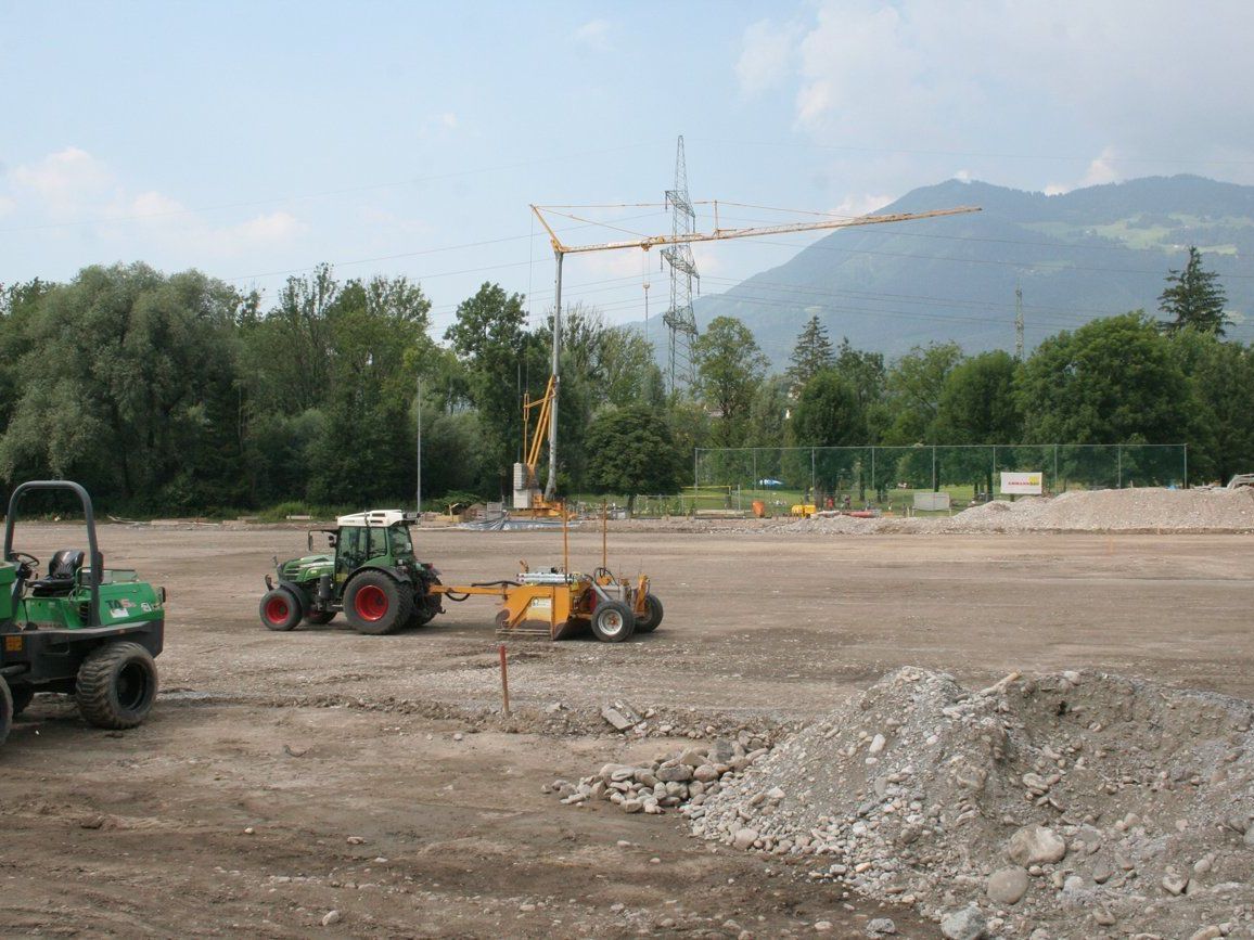 Die neue Nenzinger Fußballanlage nimmt Form an. Die neue Nenzinger Fußballanlage nimmt Form an.
