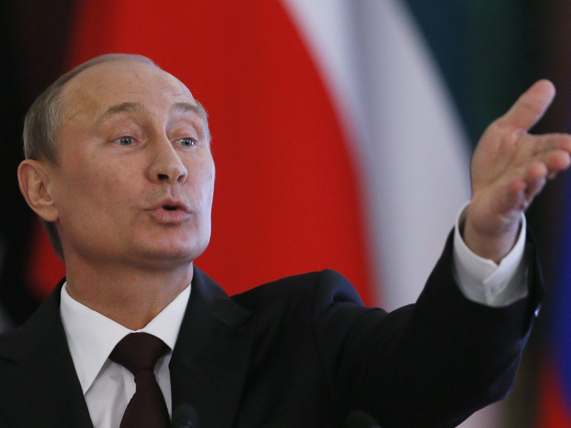 Putin: Ex-Geheimdienstler müsse mit Enthüllungen gegen USA aufhören. Putin: Ex-Geheimdienstler müsse mit Enthüllungen gegen USA aufhören.