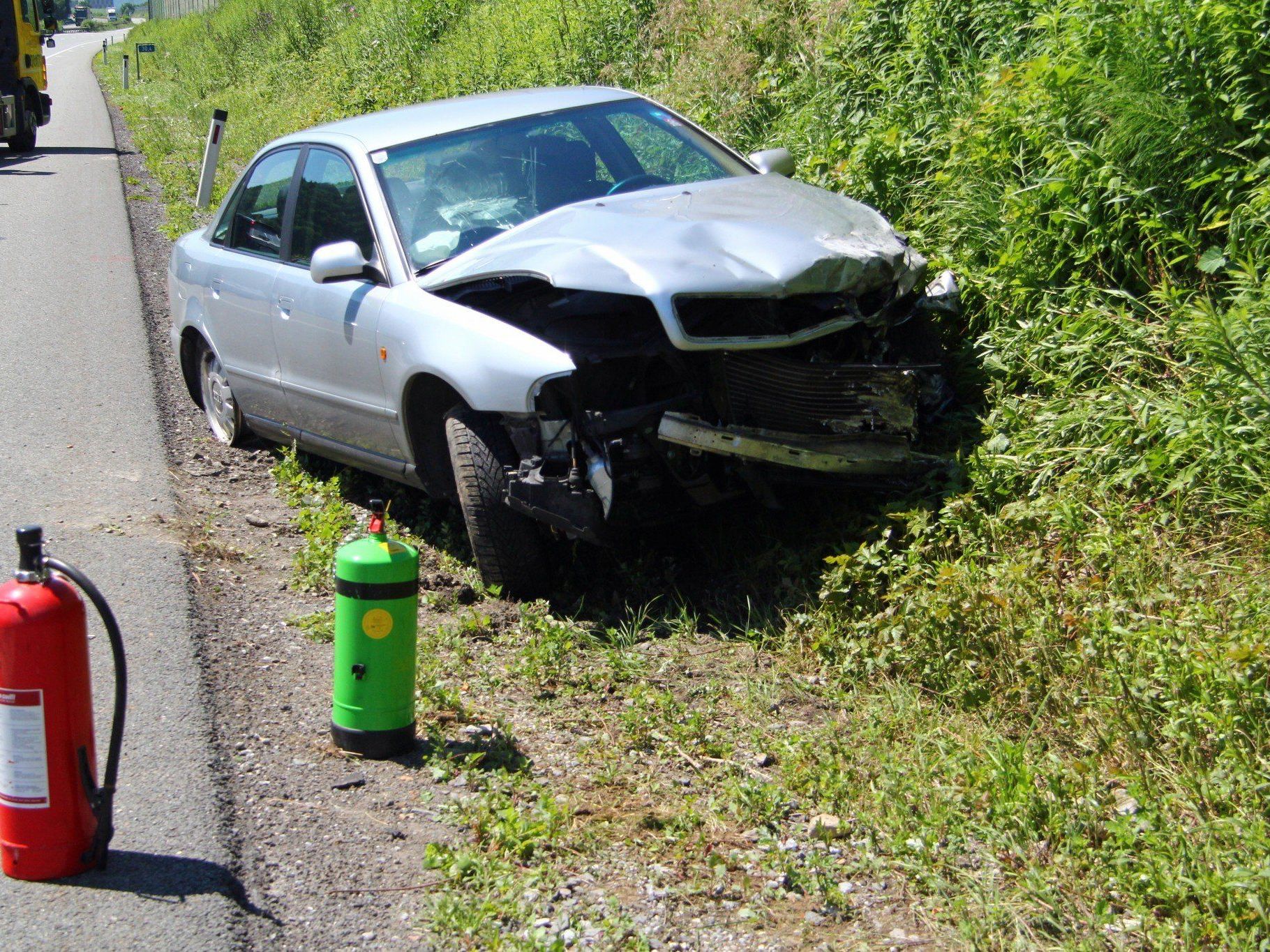 An beiden Fahrzeugen entstand Totalschaden, die Fahrer blieben unverletzt. An beiden Fahrzeugen entstand Totalschaden, die Fahrer blieben unverletzt.