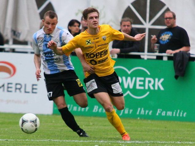Hard-Abwehrspieler Hardy Feigt fällt wegen seinem Kreuzbandriss für sechs Monate aus. Hard-Abwehrspieler Hardy Feigt fällt wegen seinem Kreuzbandriss für sechs Monate aus.
