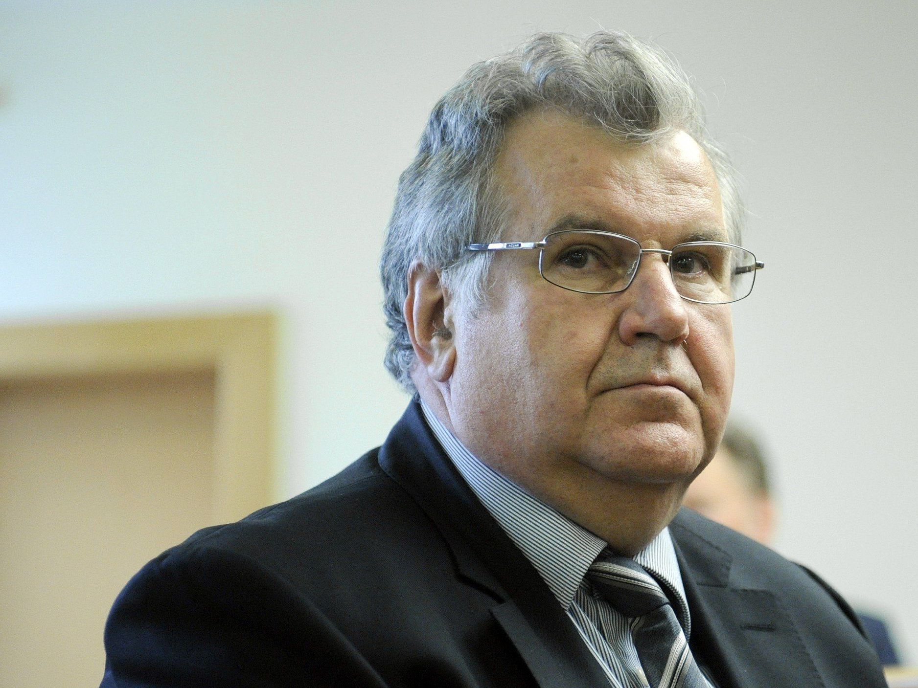 Keine Reduktion für Heinz Jungwirth wegen hoher Schadenssumme und persönlicher Bereicherung . Keine Reduktion für Heinz Jungwirth wegen hoher Schadenssumme und persönlicher Bereicherung .