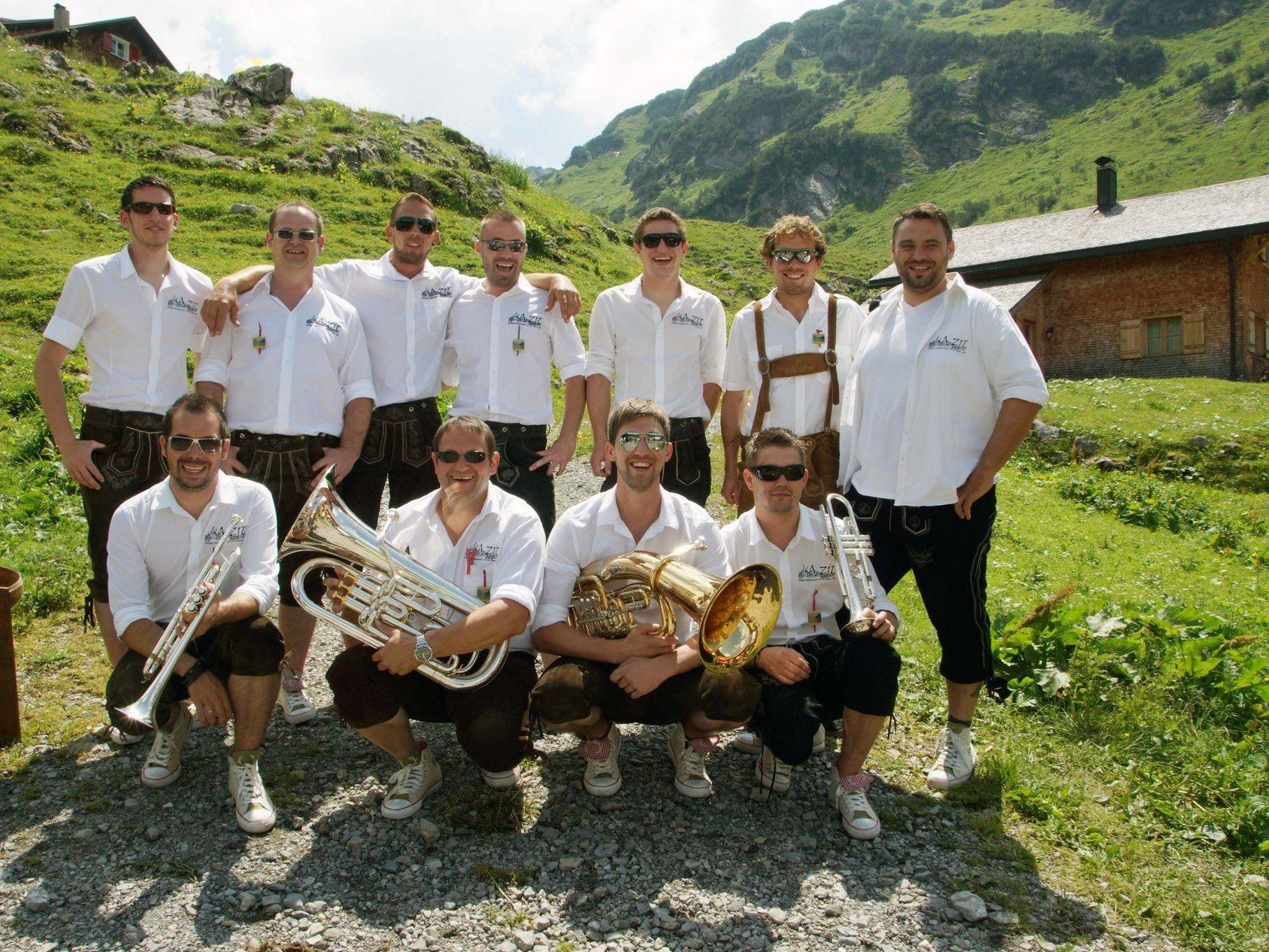 Die „Ka Zit“ – Musikanten spielen b ei Dörflefest zum Frühschoppen auf Die „Ka Zit“ – Musikanten spielen b ei Dörflefest zum Frühschoppen auf
