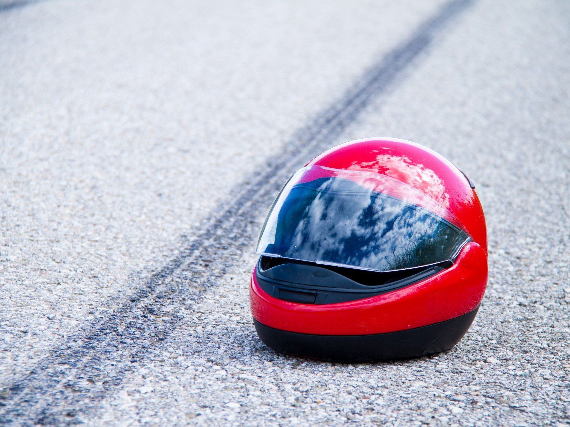 Zwei Motorradunfälle am Sonntag die in Zusammenhang mit Linksabbiegen passierten. Zwei Motorradunfälle am Sonntag die in Zusammenhang mit Linksabbiegen passierten.