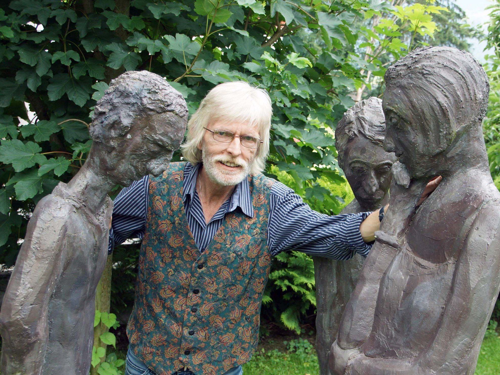 Reinhard Welte hat sich Gäste in seinen Skulpturengarten eingeladen. Reinhard Welte hat sich Gäste in seinen Skulpturengarten eingeladen.