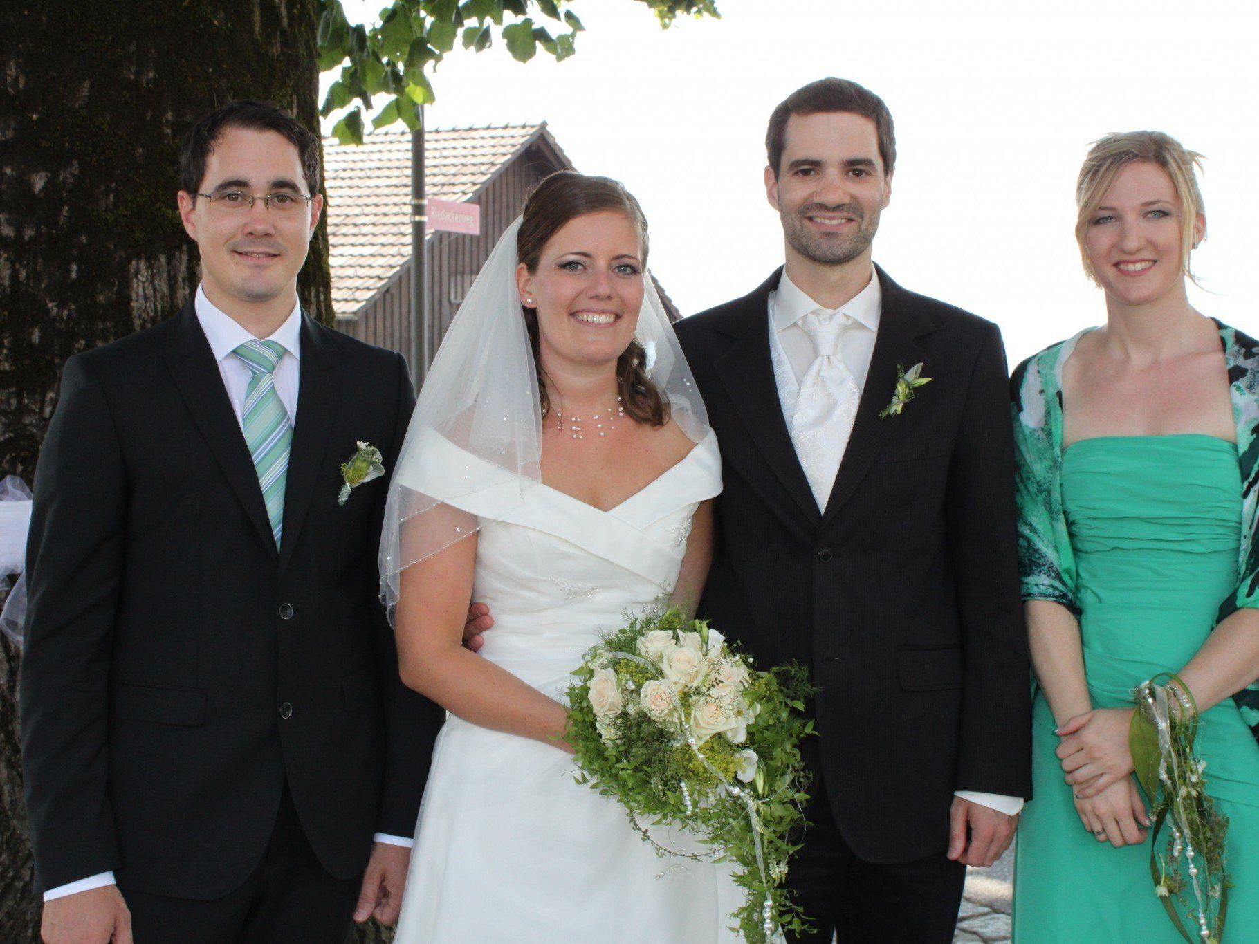 Brautpaar Claudia Längle und Lukas Nachbaur mit den Trauzeugen Nicole Dobler und Johannes Nachbaur. Brautpaar Claudia Längle und Lukas Nachbaur mit den Trauzeugen Nicole Dobler und Johannes Nachbaur.