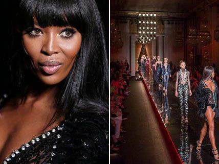 Naomi Campbell eröffnete die Haute Couture Schau in einem Look von Versace.