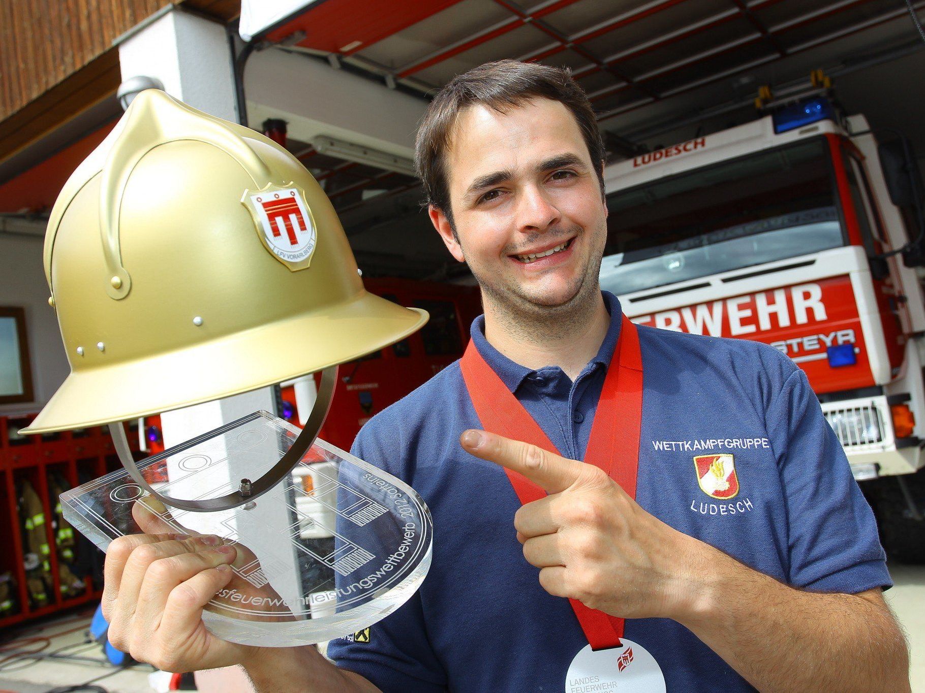 Feuerwehrmann Martin Schanung: Schanung ist Vizekommandant der Ludescher Wehr die letztes Jahr den Goldenen Helm gewinnen konnte Feuerwehrmann Martin Schanung: Schanung ist Vizekommandant der Ludescher Wehr die letztes Jahr den Goldenen Helm gewinnen konnte