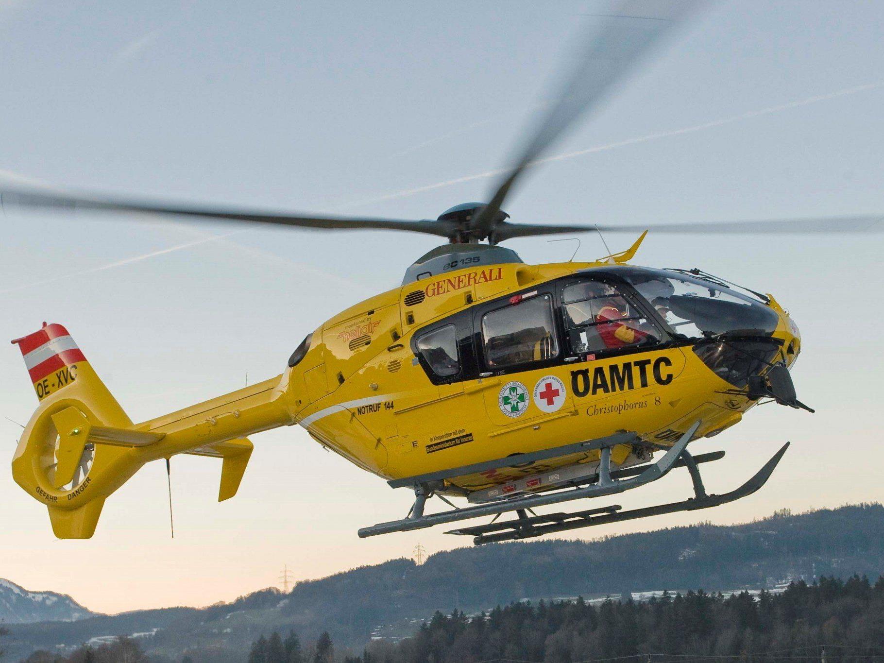Schwerverletzt wurde ein 58-Jähriger per Hubschrauber ins Lkh Feldkirch gebracht.