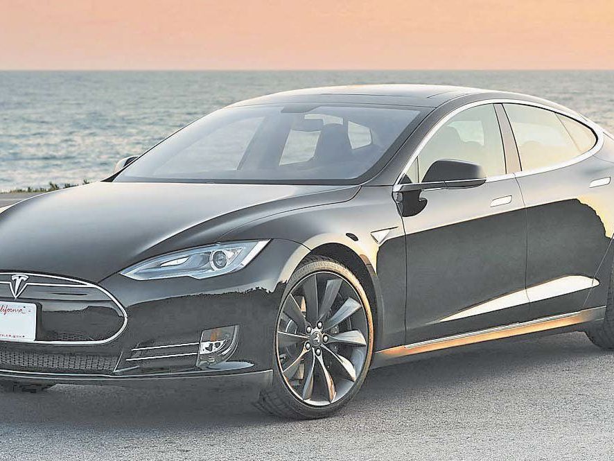 Der Tesla Modell S ist der Star der Elektro-Flotte bei der E-Rallye. Der Tesla Modell S ist der Star der Elektro-Flotte bei der E-Rallye.