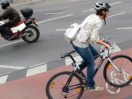 Wien Neubau: Neue Lufttankstelle für RadlerInnen am Siebensternplatz