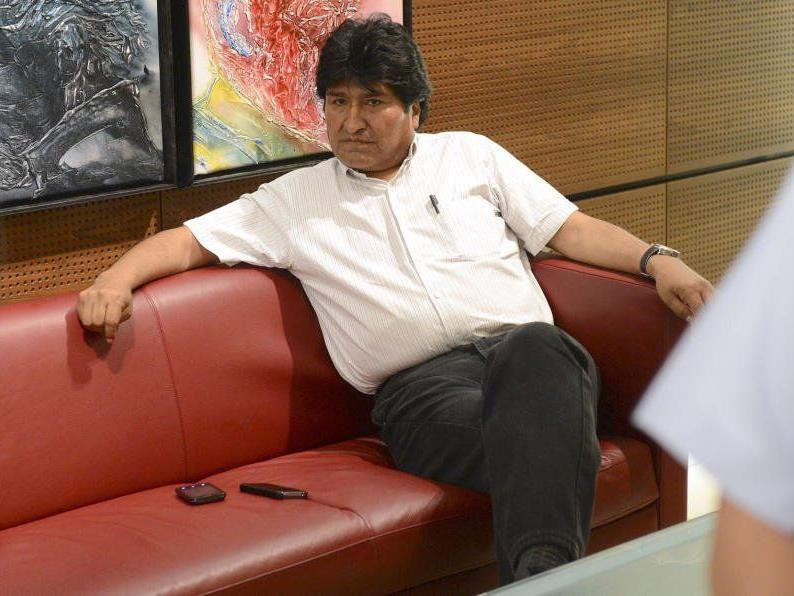 Der bolivische Präsident Evo Morales ist in Wien gelandet - ohne Snowden.